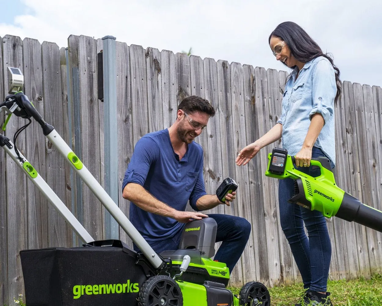 48V (2x24V) 21" Cordless Battery Self-Propelled Lawn Mower w/ (4) 4.0Ah USB Batteries & (2) Dual Port Chargers