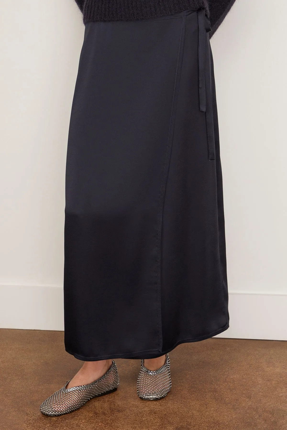 Chic Shining Satin Sarong Skirt in Notte